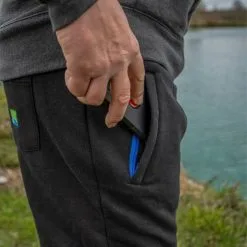 Preston BLACK JOGGERS - 3 Opties 11 Preston BLACK JOGGERS - 3 Opties -Hengels Verkoop Preston Black Joggers Kleding 5 min