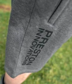 Preston LIGHTWEIGHT JOGGER SHORTS - 7 Opties -Hengels Verkoop Preston p0200337 43 lightweight jogger shorts kleding korte broek 2 min