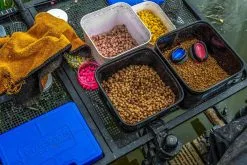 Preston VENTA-LITE SIDE TRAY - 2 Opties -Hengels Verkoop Preston Venta Lite Side Tray Aastafel Large Groot P0110025 1 min